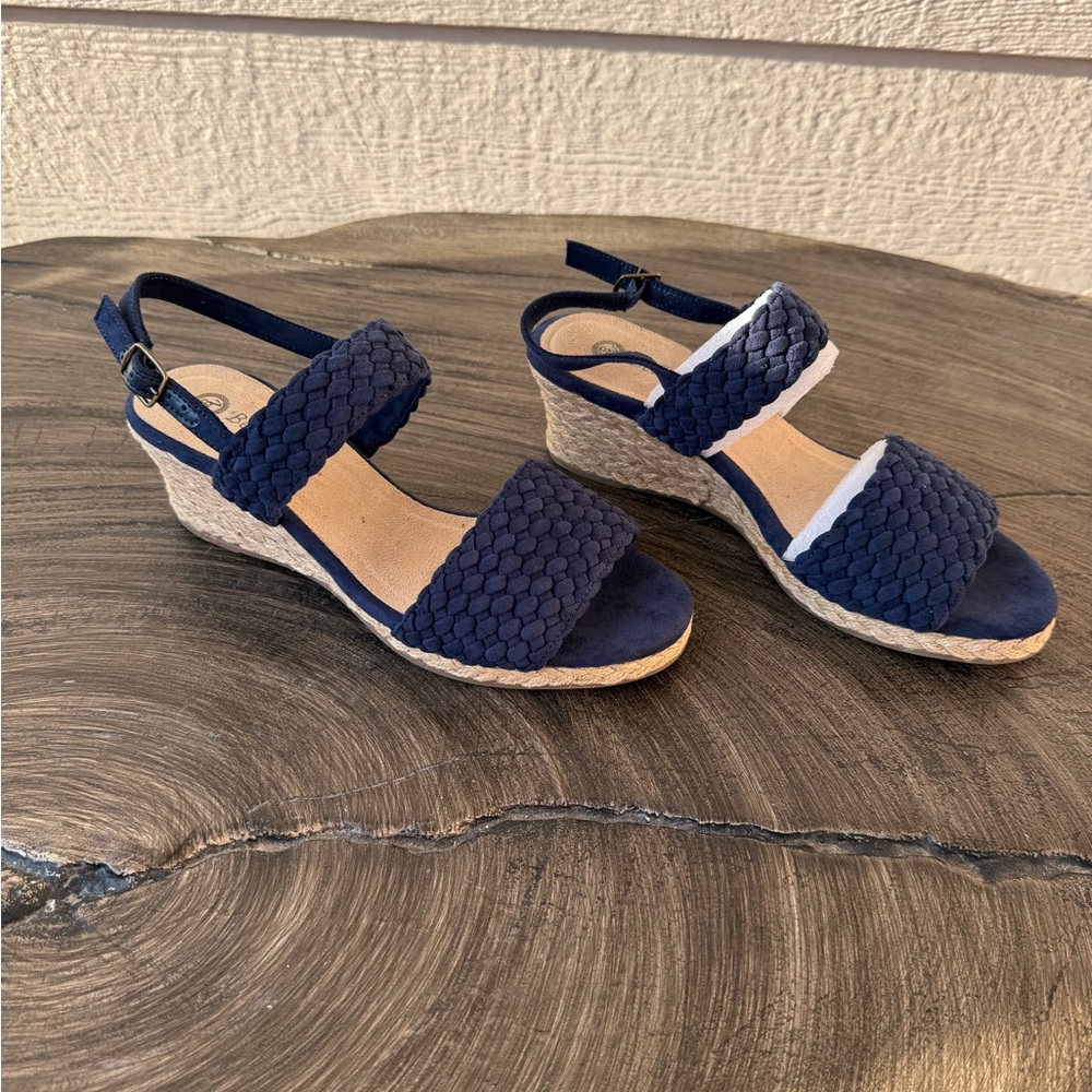 Women’s Bella Vita Navy Blue Wedge Sandals Size 8.5M